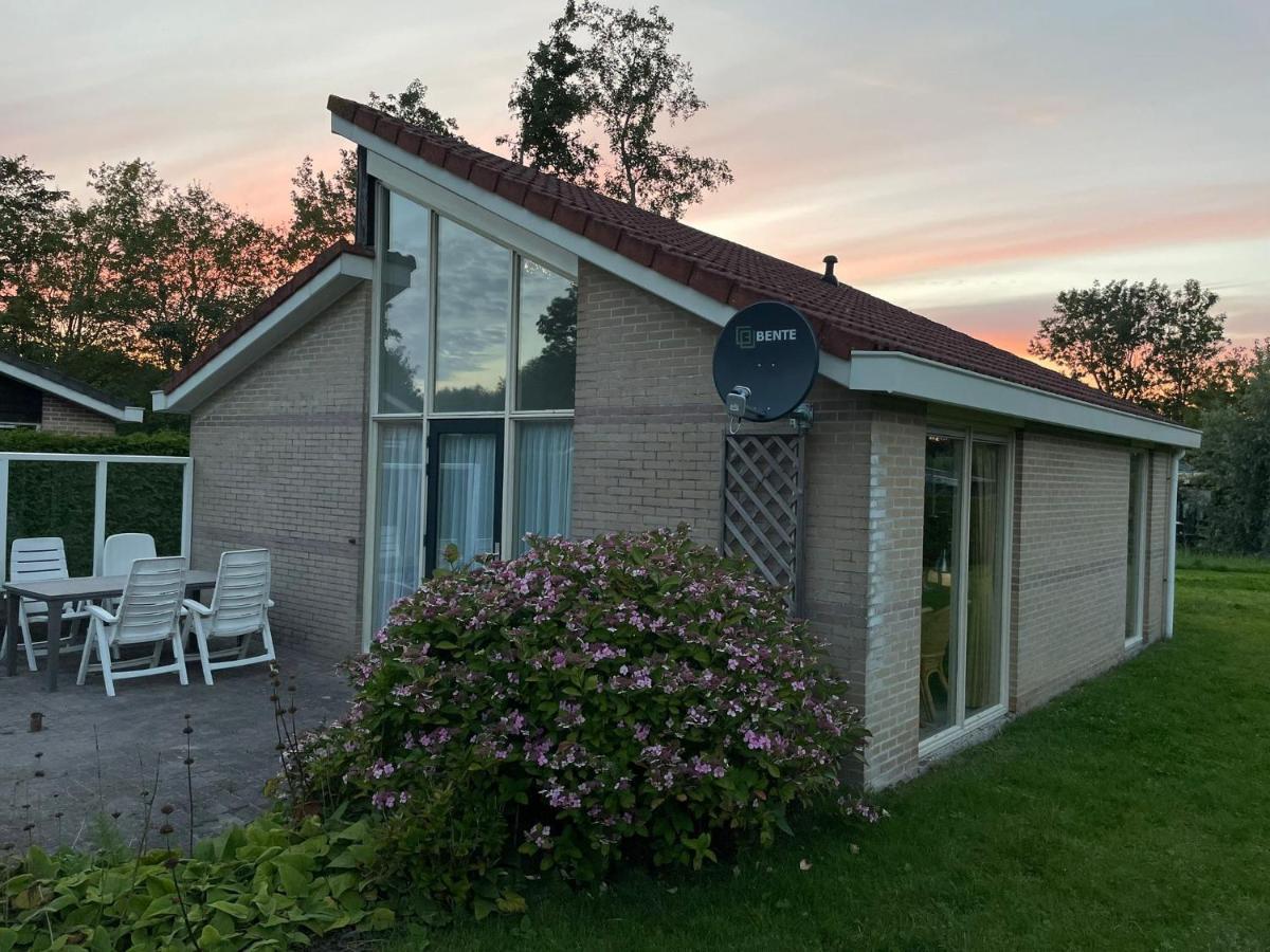 Huisje Earrebarre Tzummarum Exteriör bild
