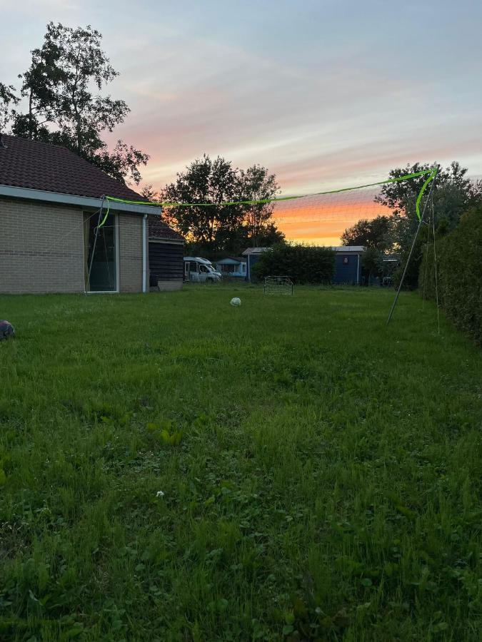 Huisje Earrebarre Tzummarum Exteriör bild