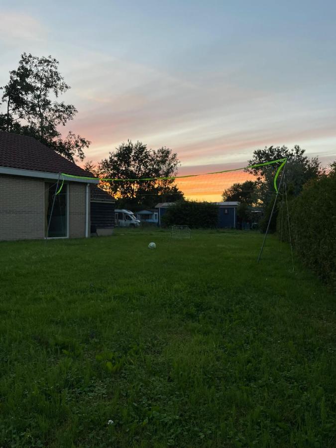 Huisje Earrebarre Tzummarum Exteriör bild